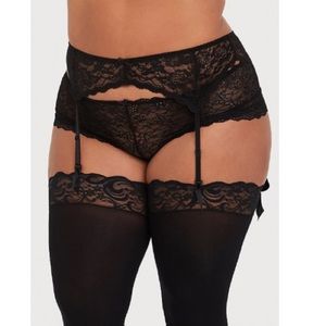 BLACK LACE GARTER BELT